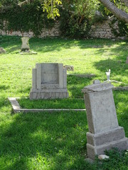 alter aufgelassener Friedhof in Kroatien