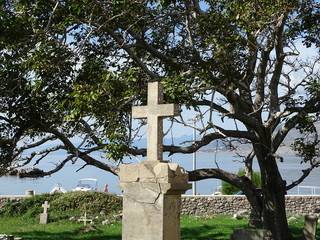 alter aufgelassener Friedhof in Kroatien