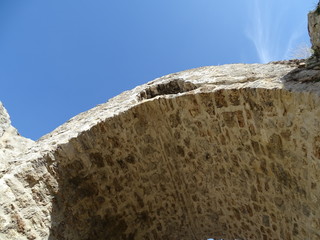 alter aufgelassener Friedhof in Kroatien