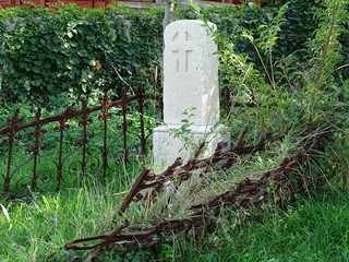 alter aufgelassener Friedhof in Kroatien