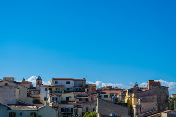Fototapeta na wymiar blue sky on the roofs of the old city