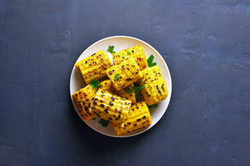 Homemade grilled corn on the cob © voltan