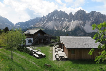 Fototapeta na wymiar Schatzerhütte auf der Plose, Südtirol