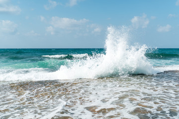 Fototapeta premium Waves on the beach on a bright sunny day