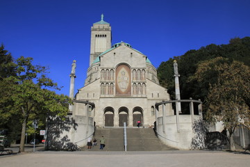Fototapeta na wymiar Katholische Kirche St. Bernhard, Bernharduskirche in Baden-Baden, Stadtteil Weststadt
