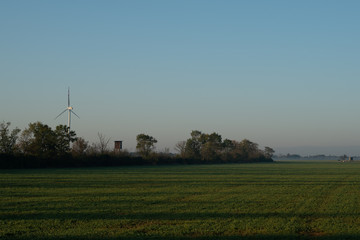 Hochstand und Windrad