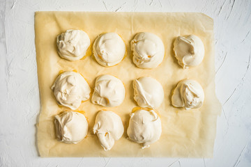 French vanilla meringue cookies
