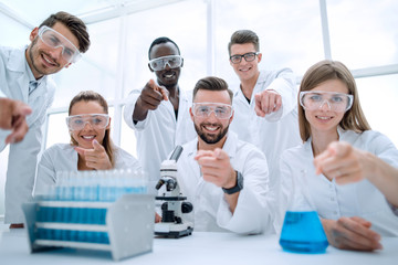 group of lab teachnican working in a modern laboratory