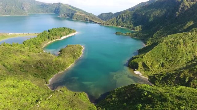 This lake sits in the crater of an old vulcano, therefore the name Lake of Fire