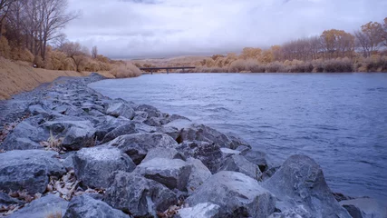 Keuken spatwand met foto Infrared image of Manawatu river in Palmerston North New Zealand with stone protection on its banks © CeeVision