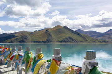 yamdrok lake in tibet