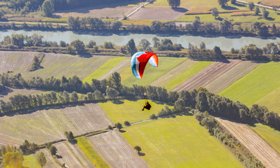 Lago di Como (IT) - Volo con parapendio sopra Sorico © Silvano Rebai
