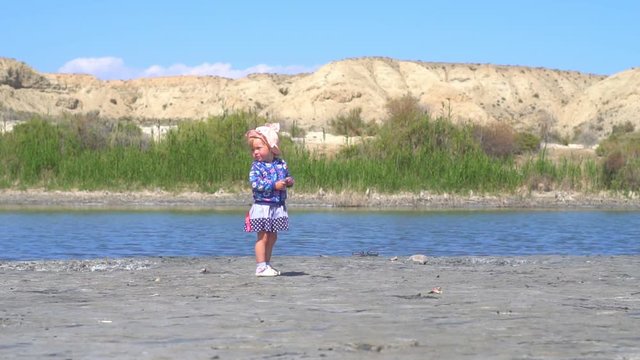 the child stands at the lake