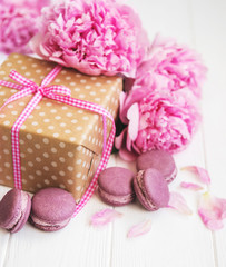 pink macaroons with peonies and gift box
