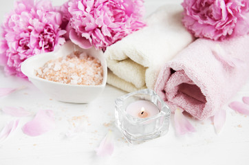 Obraz na płótnie Canvas Massage salt and peony flowers