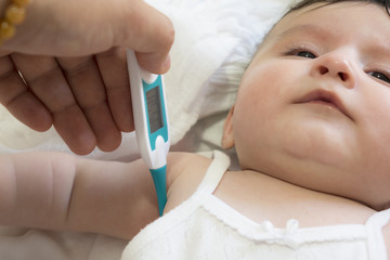 Obraz na płótnie Canvas Fever, measuring temperature to a baby