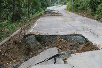 道路の土砂崩れ