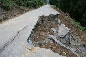 道路の土砂崩れ