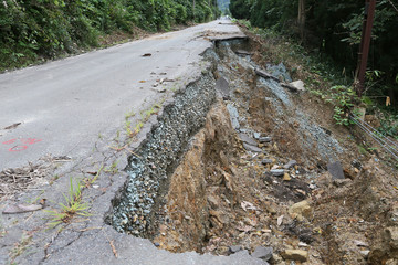 道路の土砂崩れ