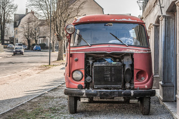 Ausgeschlachtetes Feuerwehr-Auto in Ostdeutschland