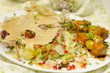 Insalata mista con tuile croccante