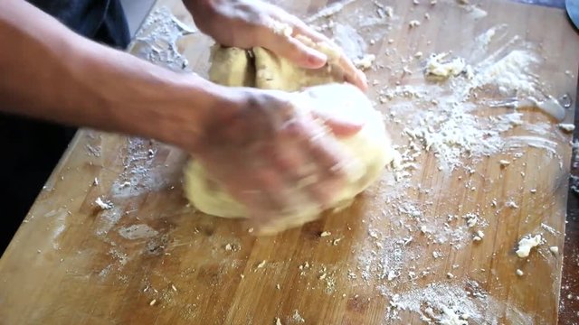 preparazione impasto per pane o pizza
