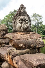 Fototapeta na wymiar Estatua en Siem Reap