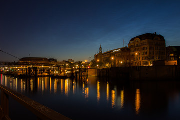 Fototapeta premium Hamburg bei Nacht