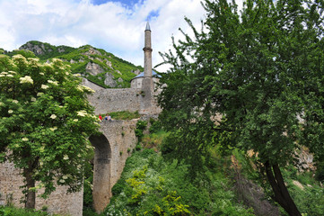 Festung und Minarett in Travnik