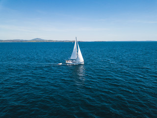 Obraz premium Sailing in the sea