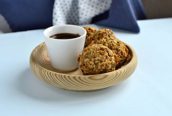 Oatmeal cookies with banana, raisins and coffee