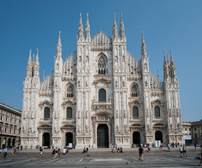Naklejka premium Milan, Italy - September 13, 2018 - Tourists on the square in front of the Milan Cathedral.