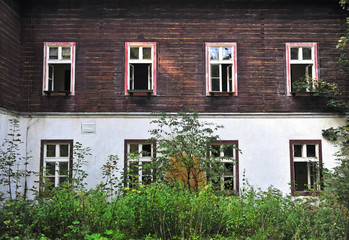 Fototapeta na wymiar Front view of abandoned house
