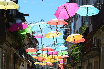 Fototapeta na wymiar Parapluies multicolores