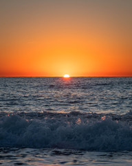 Epischer Sonnenaufgang am Meer