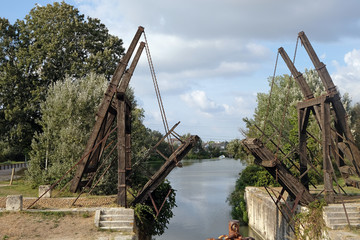 Fototapeta na wymiar Brücke von Arles