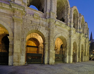 Arena von Arles bei Nacht