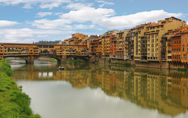 Fototapeta na wymiar Ponte Vecchio the famous arch bridge in Florence, Italy