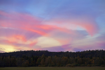 Fototapeta na wymiar amazing beautiful sunset with beautiful blue and pink clouds and sunlight