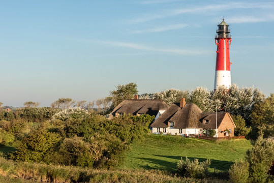 Leuchtturm von Pellworm mit Friesenhus