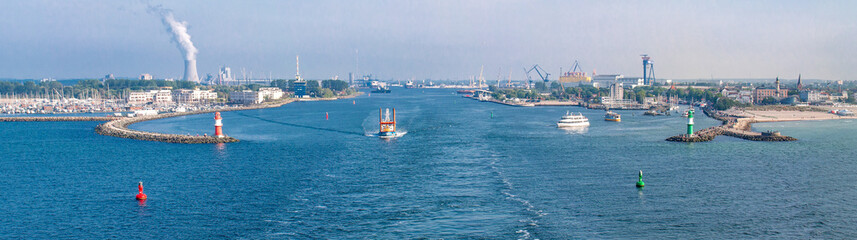 Hafeneinfahrt Rostock Warnemünde