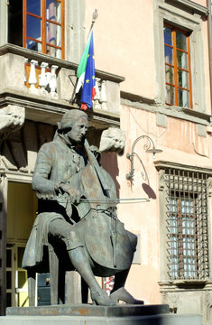 Statue of Luigi Boccherini
