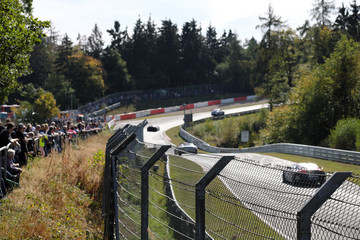 Zuschauer an Rennstrecke - Stockfoto