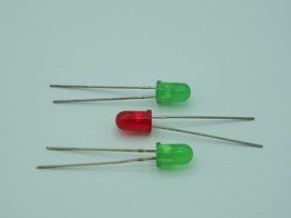 Diodos led verdes y rojo.