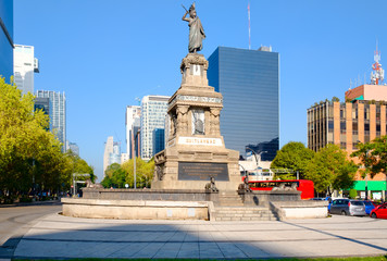 Obraz premium The Monument to Cuahutemoc at Paseo de la Reforma in Mexico City