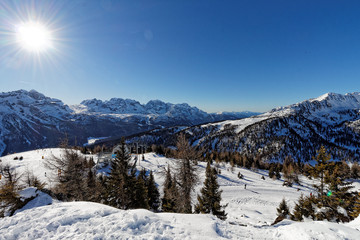 Fototapeta na wymiar Kurort w Alpach, Włochy