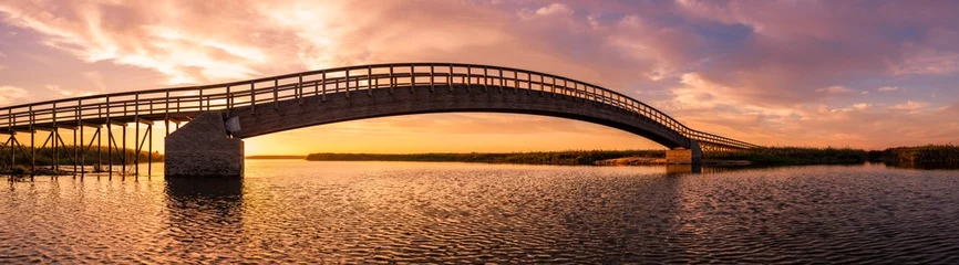 Deurstickers Houten brug over het water © homydesign