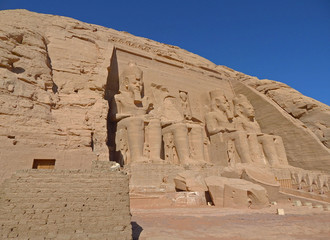 abu simbel temple egypy