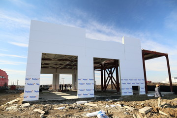 The process of construction and launch of a large logistics center, its internal filling and finishing, the process of formation of the external territory and arrangement of warehouse and office space