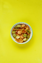 Veggie chips in bowl